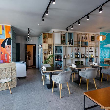 Season Suite Apart-Hotel Батуми Экстерьер фото