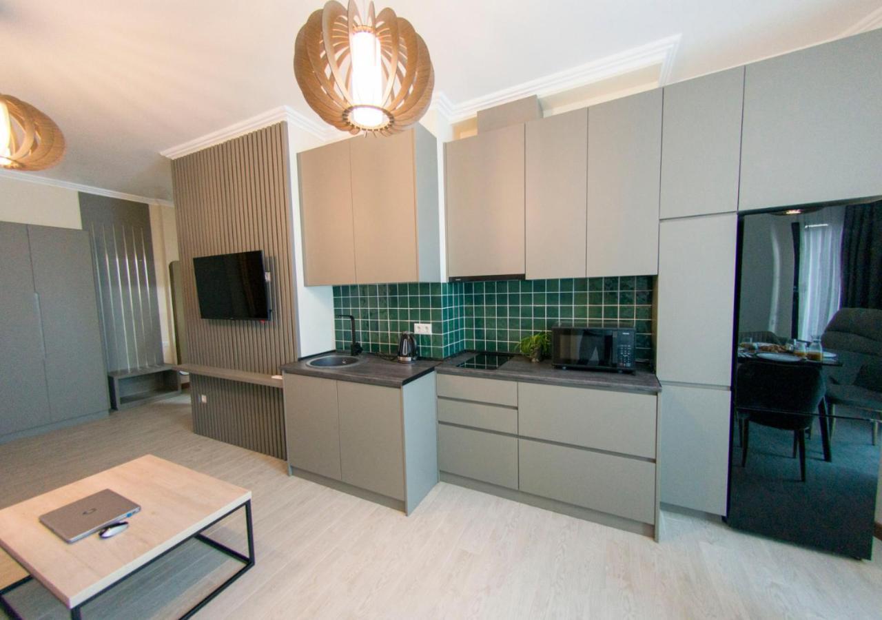 Season Suite Apart-Hotel Батуми Экстерьер фото