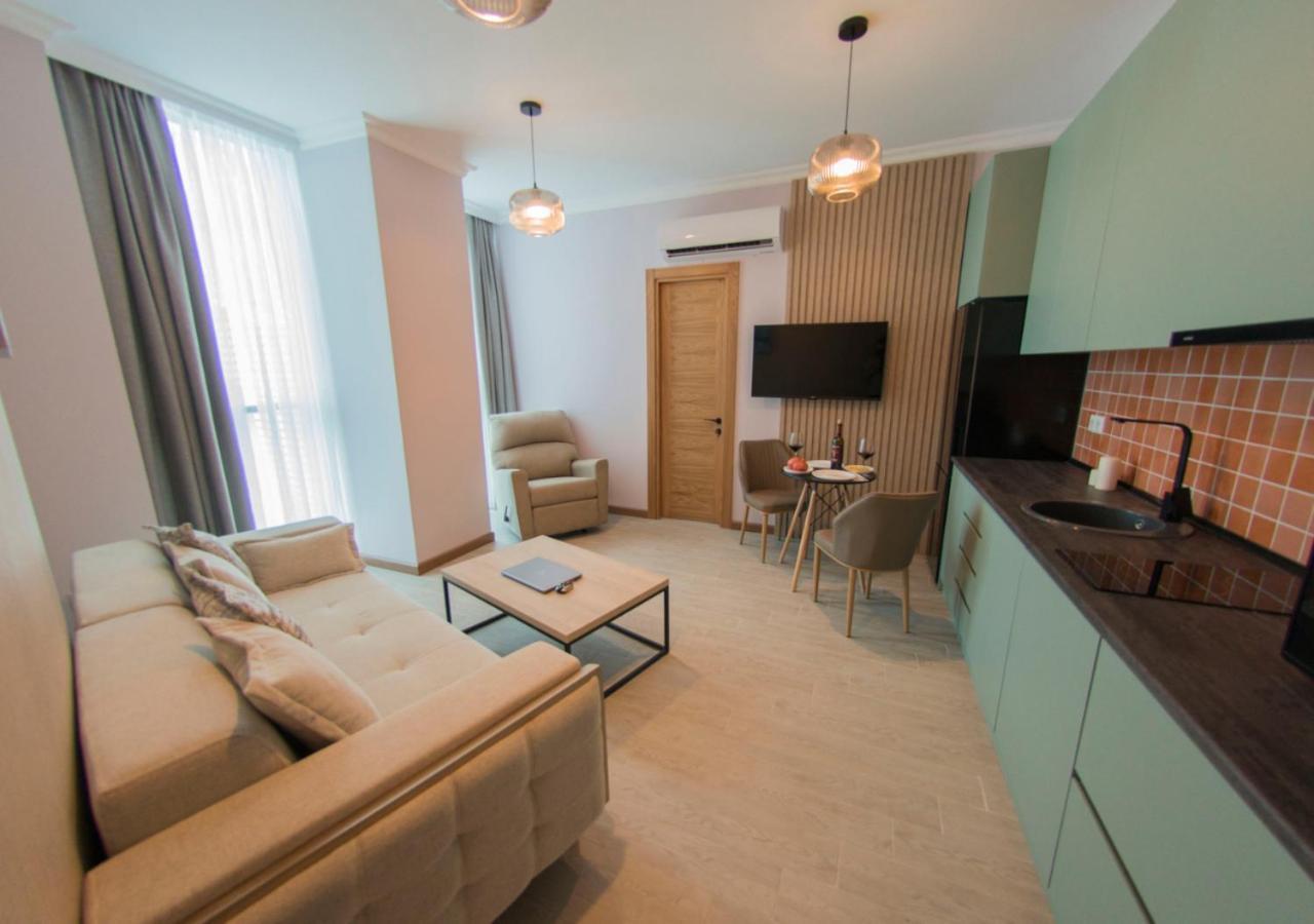 Season Suite Apart-Hotel Батуми Экстерьер фото