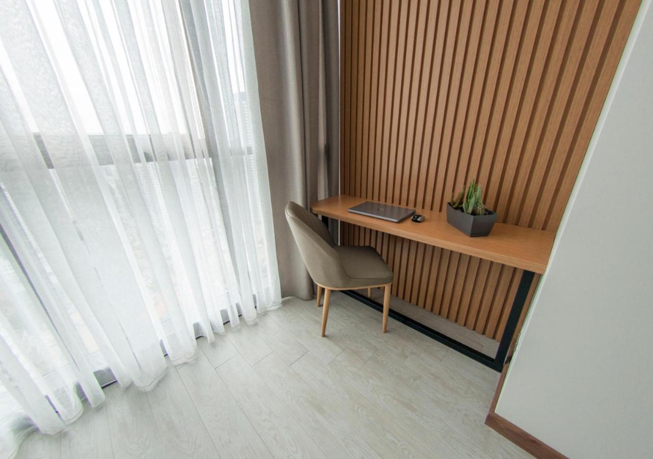 Season Suite Apart-Hotel Батуми Экстерьер фото