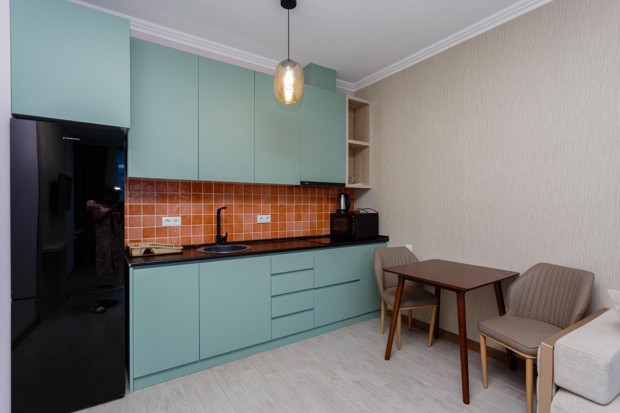 Season Suite Apart-Hotel Батуми Экстерьер фото