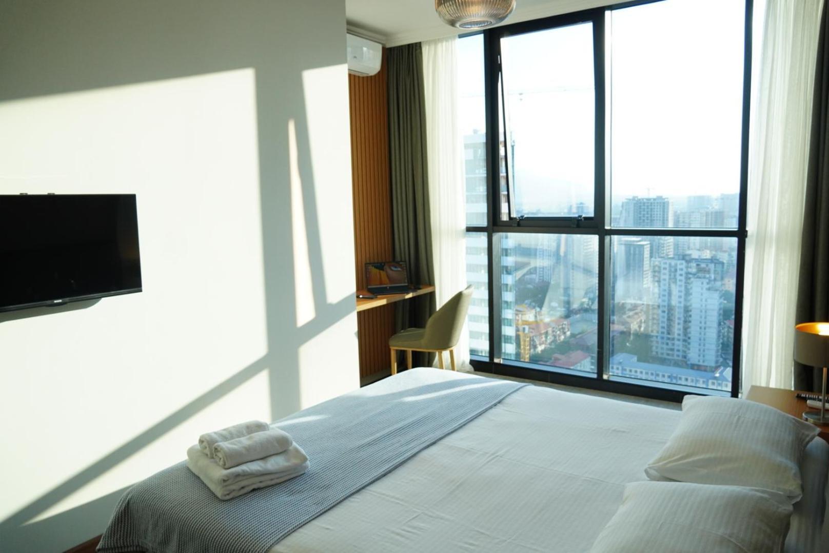 Season Suite Apart-Hotel Батуми Экстерьер фото