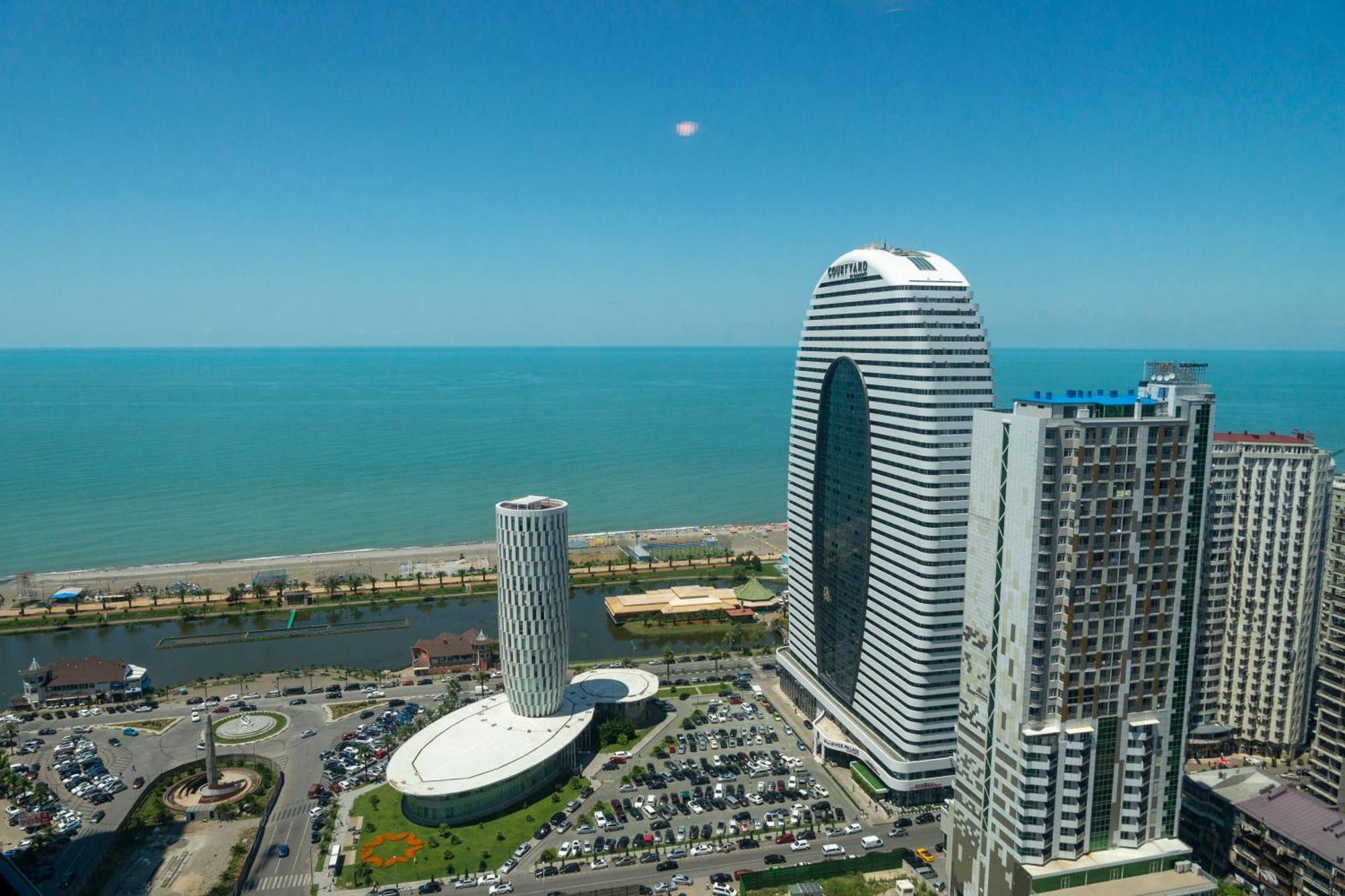 Season Suite Apart-Hotel Батуми Экстерьер фото