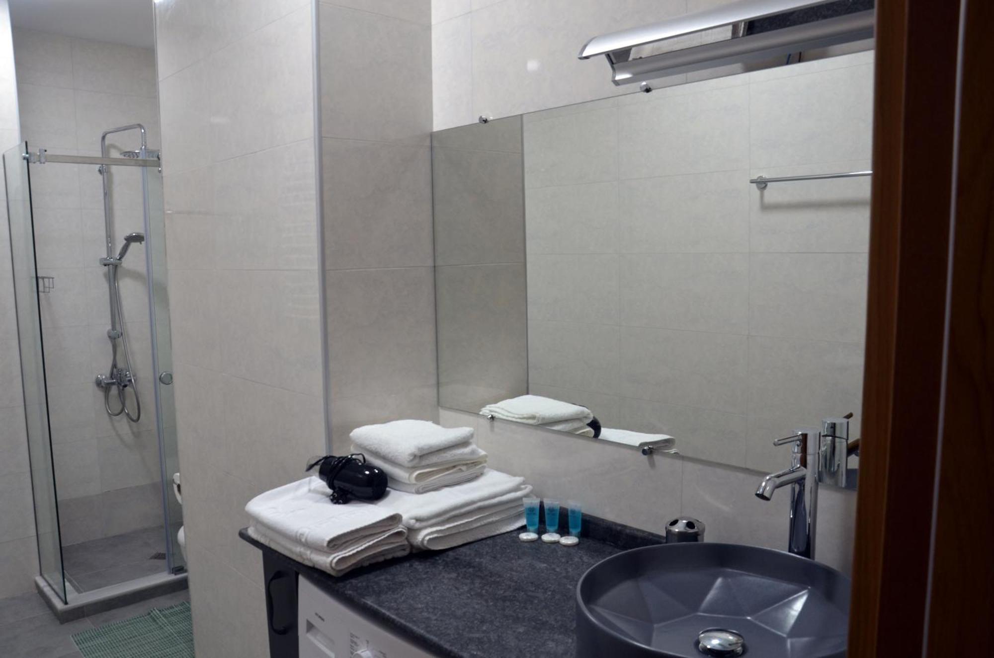 Season Suite Apart-Hotel Батуми Экстерьер фото