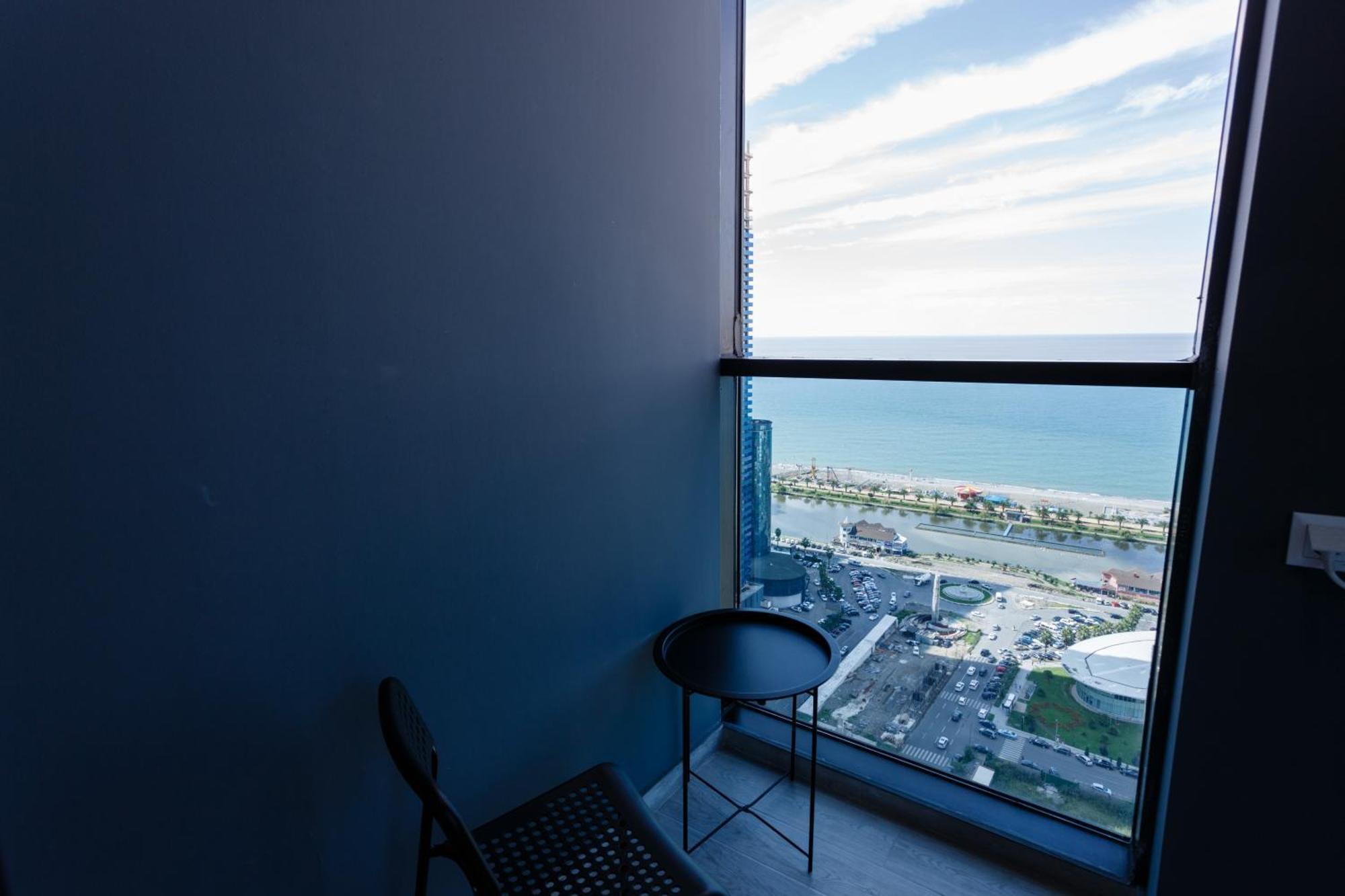 Season Suite Apart-Hotel Батуми Экстерьер фото