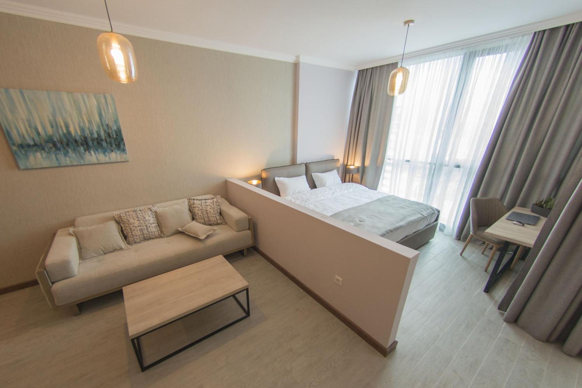 Season Suite Apart-Hotel Батуми Экстерьер фото