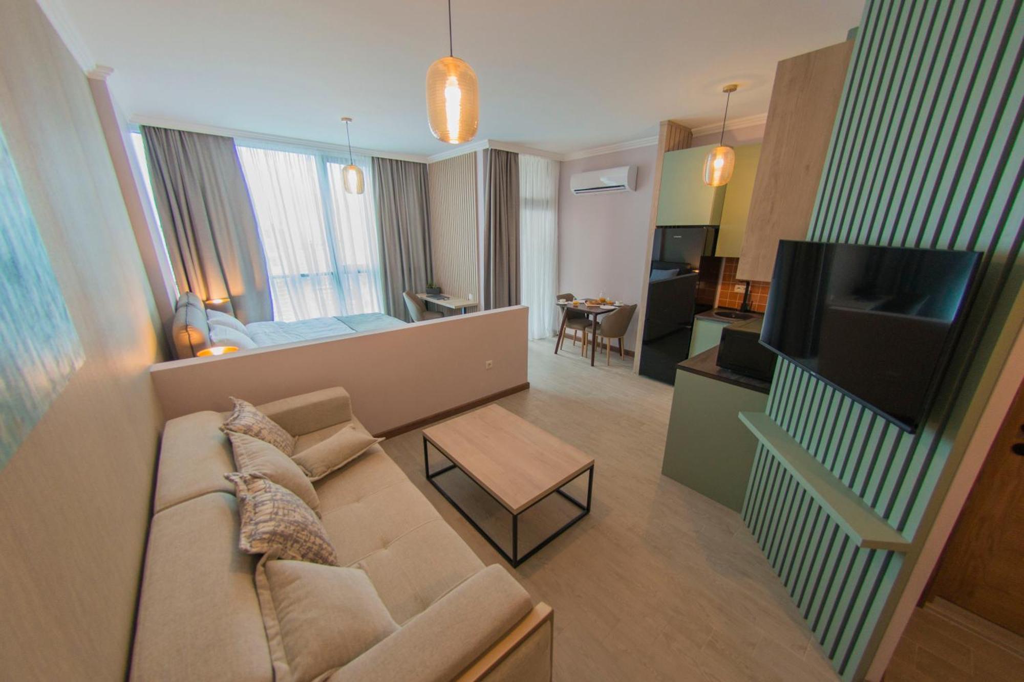 Season Suite Apart-Hotel Батуми Экстерьер фото