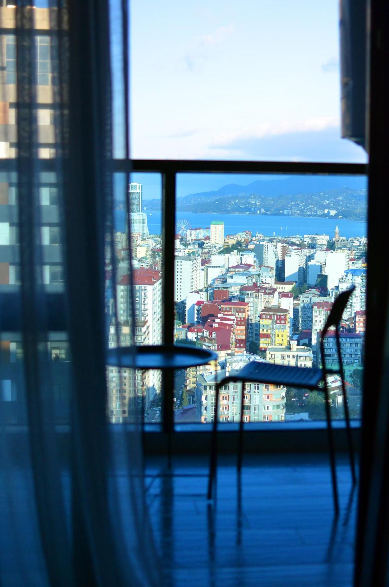 Season Suite Apart-Hotel Батуми Экстерьер фото