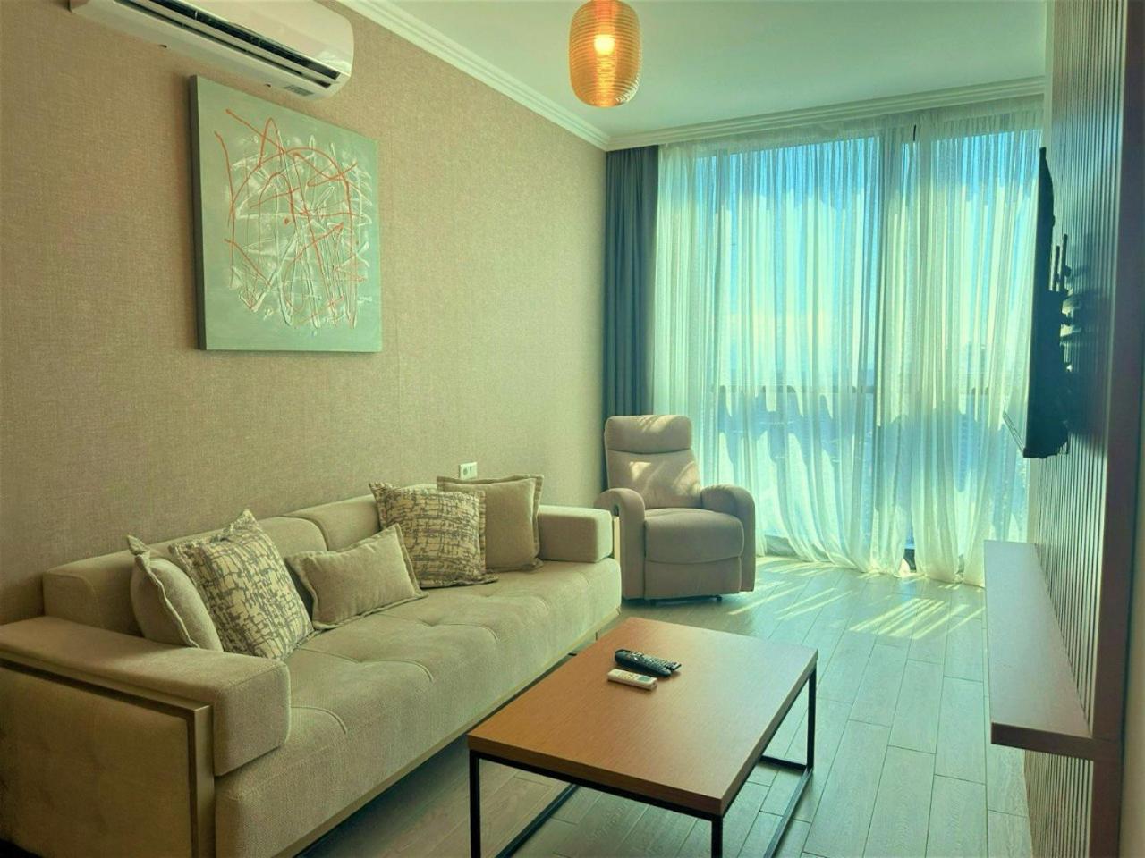 Season Suite Apart-Hotel Батуми Экстерьер фото